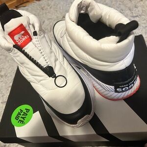 New Sorel Womens Out N About Puffy Zip Winter Boots -Orange /White/Black 7.5US